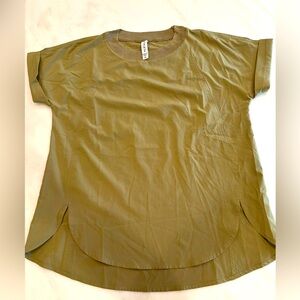 Athleta Zephyr Tee 2.0, olive green, size XS